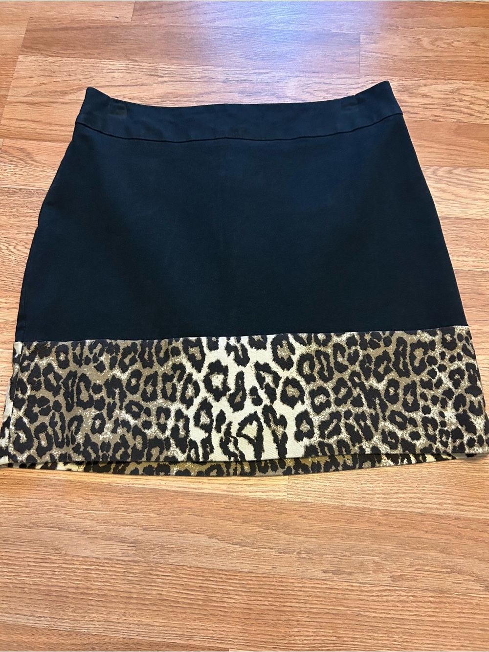 Banana Republic Black Skirt with Leopard Hem - Women's Stylish A-Line.Size 4